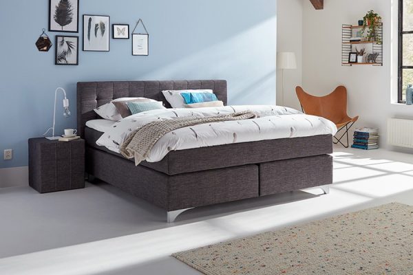 Boxspring Farini Vlak Met Gestoffeerd Matras