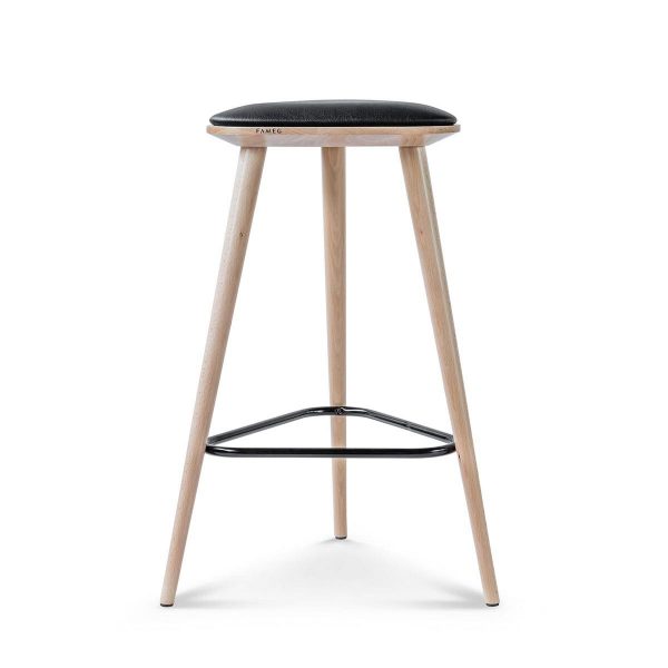 Fameg Finn - Houten barkruk - 61 cm hoog - Barkruk (61 cm hoog) met driehoekige zitting op drie poten