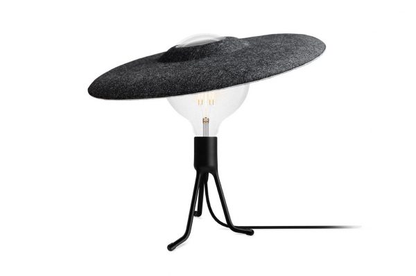 VITA lampen Shade lamp - Vilt - Zwarte tripod - Scandinavische lamp van vilt - Functioneel design - Leeslamp en tafellamp