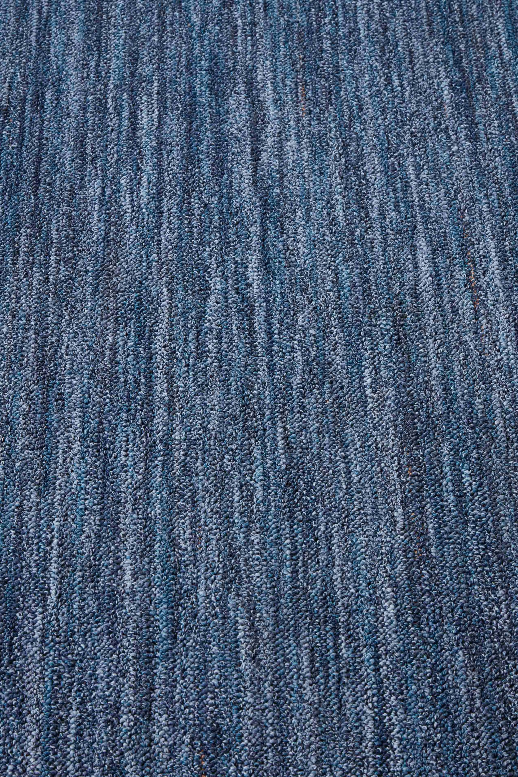 desso-denim-242-130-vloerkleed-200x300-blind-banderen-rafel.jpg Desso Denim 242.130 vloerkleed 200x300 festonneren