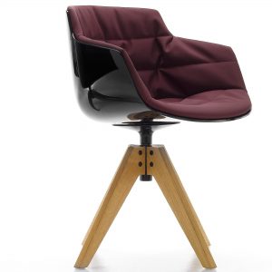 MDF Italia Flow Slim Chair gestoffeerde stoel met VN naturel eiken onderstel zwarte kuip Londra burgundy