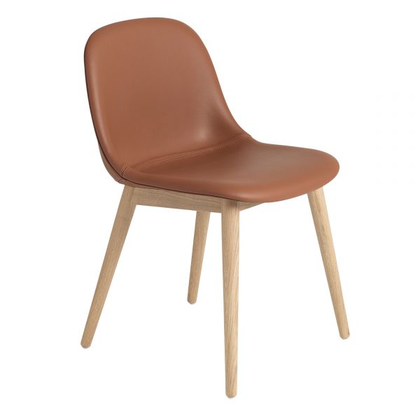 Muuto Fiber Side Wood gestoffeerde stoel Prescott Leather cognac