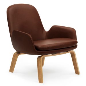 Normann Copenhagen Era Lounge Chair Low loungestoel met eiken onderstel Leder Tango bruin