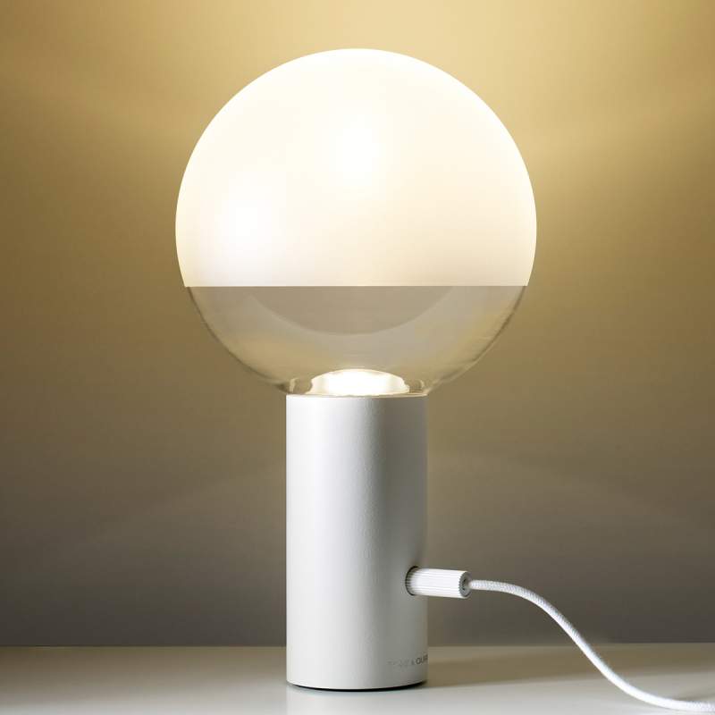 Minimalistische LED tafellamp Kuula in wit