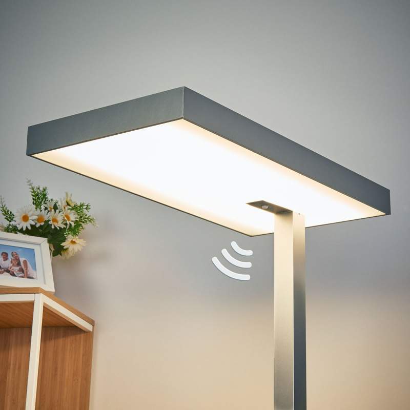 Bureau LED vloerlamp Nora met bewegingssensor