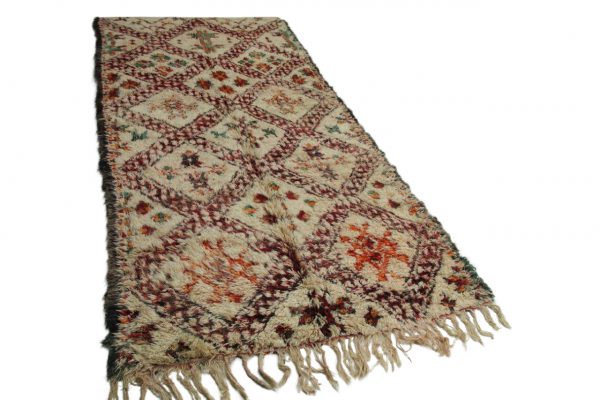 antieke beni ouarain met diverse kleuren 383cm x 185cm 60 jaar oud (VT Wonen Augustus 2018)