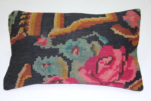 rozenkelim kussen 50cm x 30cm incl binnenkussen
