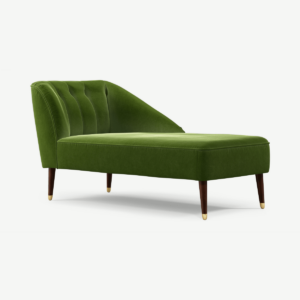 Margot chaise longue met leuning rechts, loofgroen katoenfluweel met donkere houten poten en messing accenten