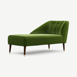 Margot chaise longue met leuning links, loofgroen katoenfluweel met donkere houten poten en messing accenten